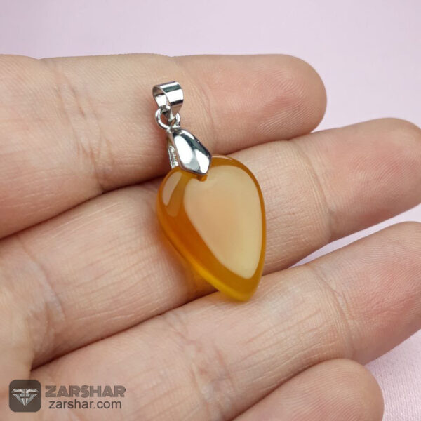 گردنبند عقیق زرد شرف الشمس طرح قلبی زنانه عکس گردنبند عقیق زرد شرف الشمس طرح قلبی زنانه