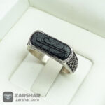 عکس انگشتر عقیق مشکی حکاکی علی تراش کپسولی