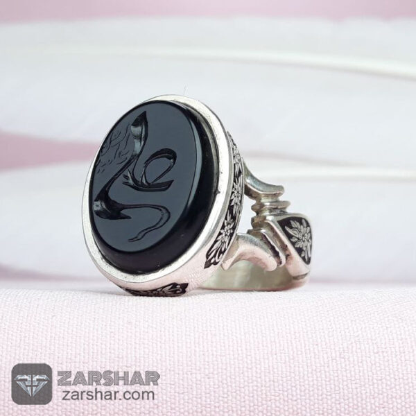 عکس انگشتر عقیق مشکی خطی علی علیه السلام همراه حرز و تربت