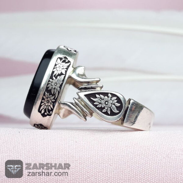 عکس انگشتر عقیق مشکی خطی علی علیه السلام همراه حرز و تربت