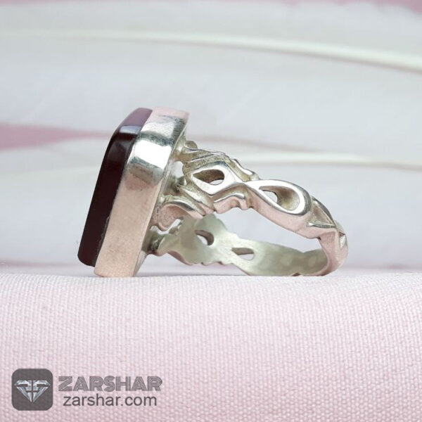 عکس انگشتر عقیق کبدی خطی طرح نقطه