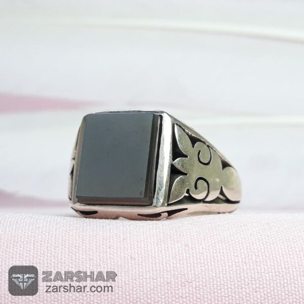 انگشتر عقیق یمنی مشکی چهارگوش عکس انگشتر عقیق یمنی مشکی چهارگوش