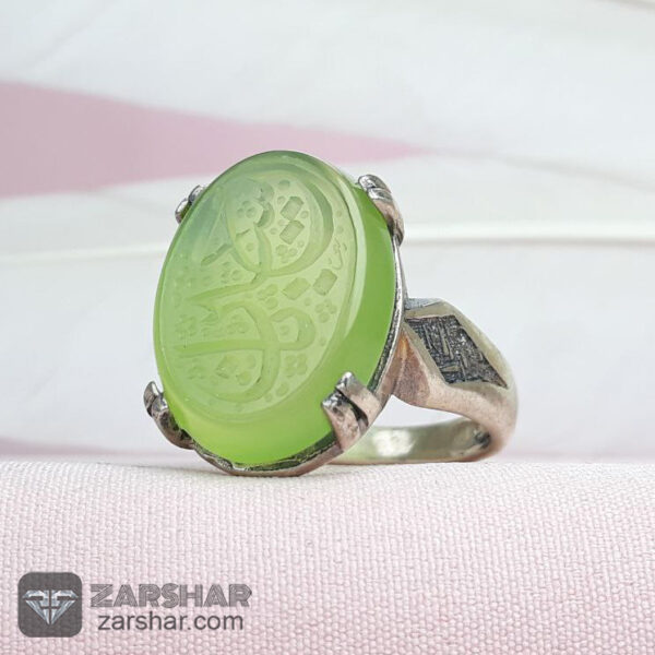 عکس انگشتر عقیق سبز کاهویی خطی
