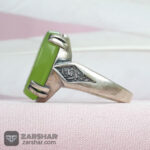 عکس انگشتر عقیق سبز کاهویی خطی