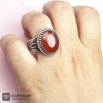 عکس انگشتر عقیق یمنی سرخ طرح لاله