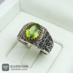 عکس انگشتر زبرجد با تاج برنجی