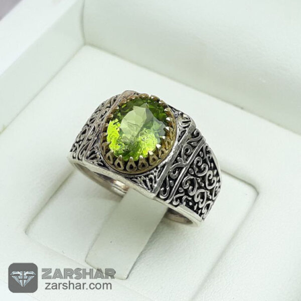 عکس انگشتر زبرجد با تاج برنجی