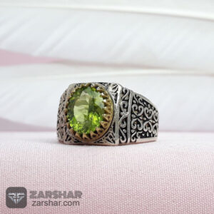 عکس انگشتر زبرجد با تاج برنجی