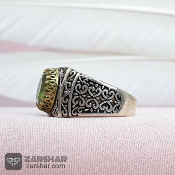 عکس انگشتر زبرجد با تاج برنجی