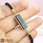 عکس دستبند بافت عقیق مشکی زنانه خطی