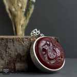 عکس گردنبند عقیق سرخ یا علی مدد